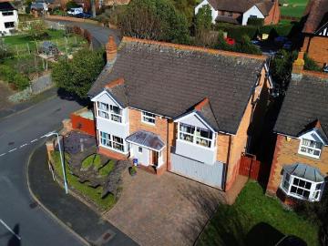 House for sale in Burhill - Fireplace, Equipped kitchen