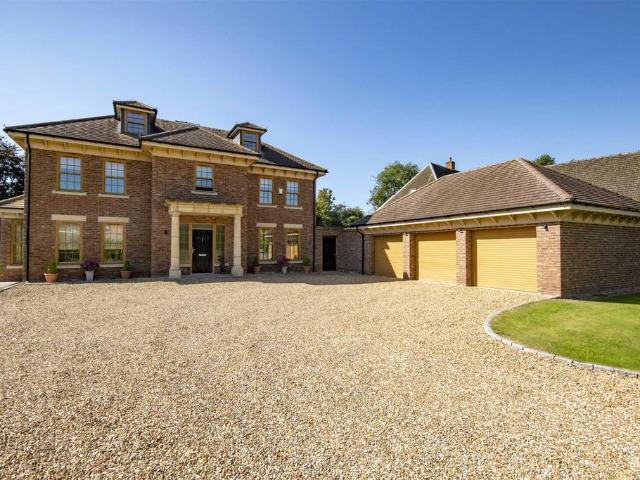 6 bedroom detached house for sale