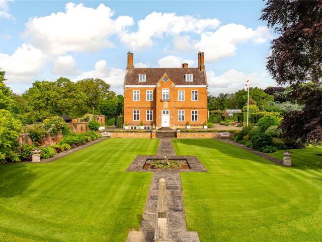 6 bedroom detached house for sale