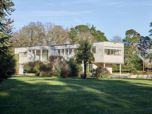 6 bedroom detached house for sale