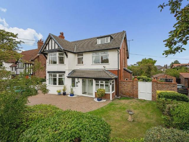 6 bedroom detached house for sale