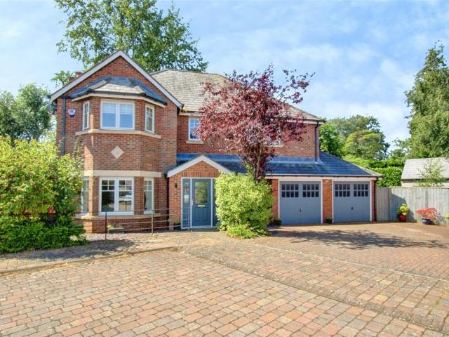 6 bedroom detached house for sale