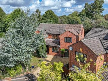 6 bedroom detached house for sale