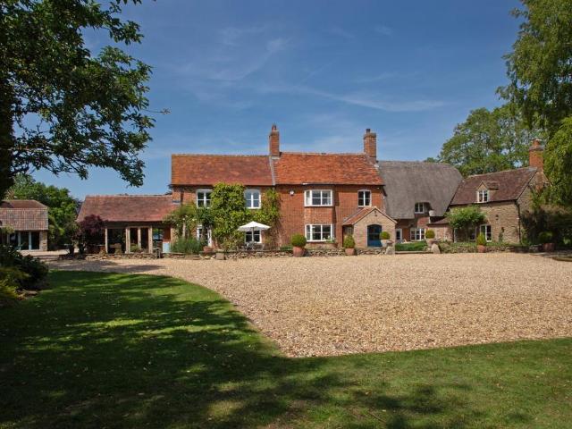 6 bedroom detached house for sale
