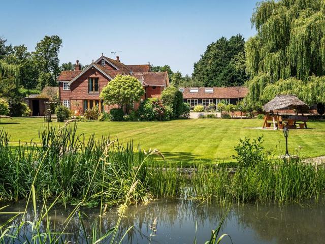 6 bedroom detached house for sale
