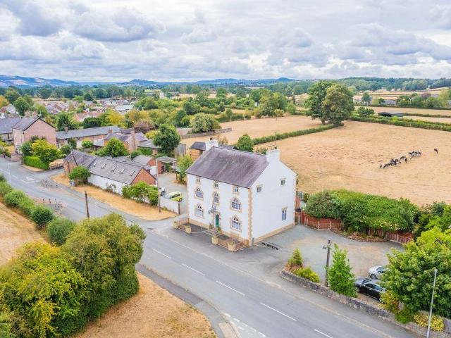 6 bedroom detached house for sale