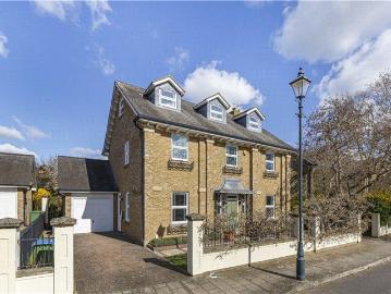 6 bedroom detached house for sale