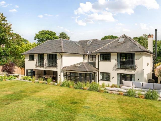 6 bedroom detached house for sale
