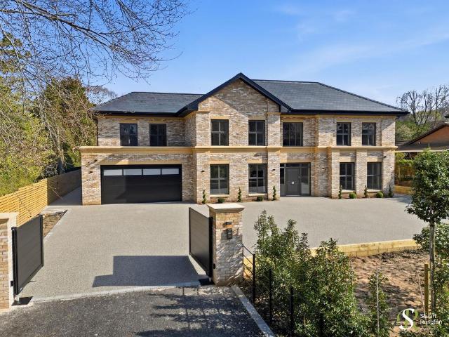 6 bedroom detached house for sale