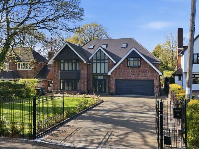 6 bedroom detached house for sale