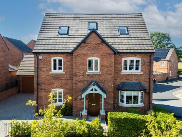 6 bedroom detached house for sale