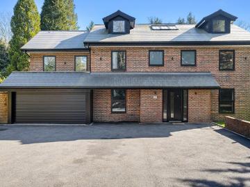 6 bedroom detached house for sale