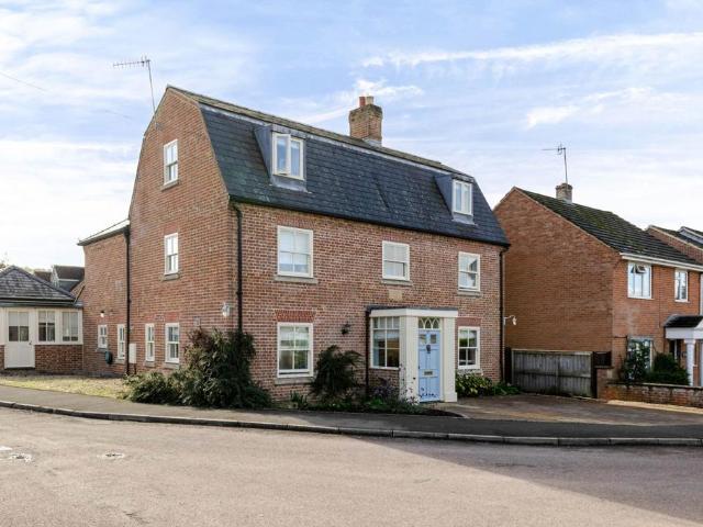 6 bedroom detached house for sale