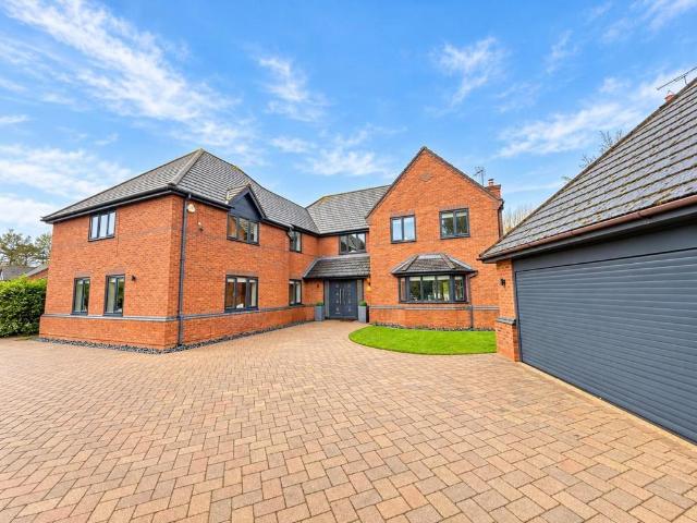 6 bedroom detached house for sale