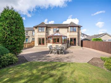 6 bedroom detached house for sale