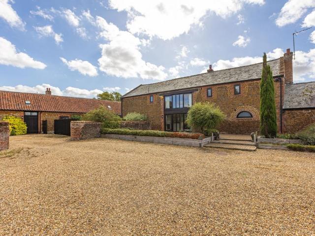 6 bedroom detached house for sale