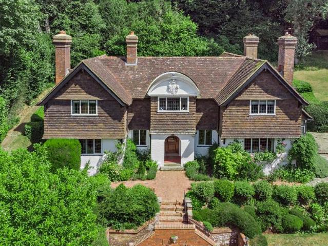 6 bedroom detached house for sale