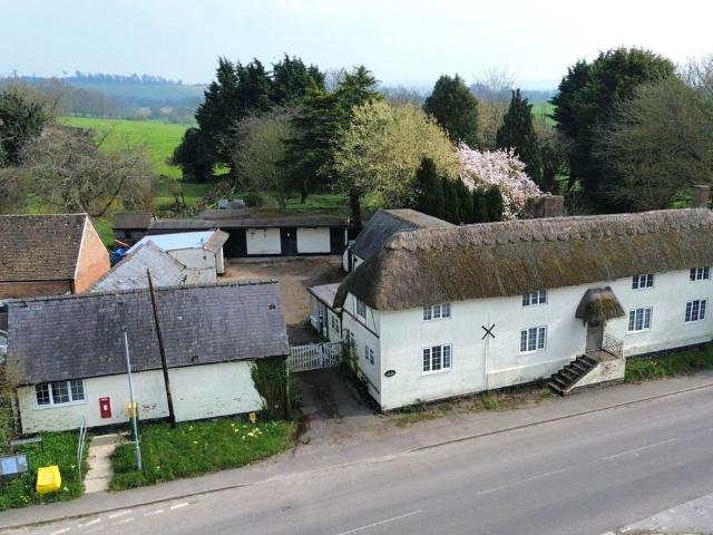 6 bedroom detached house for sale