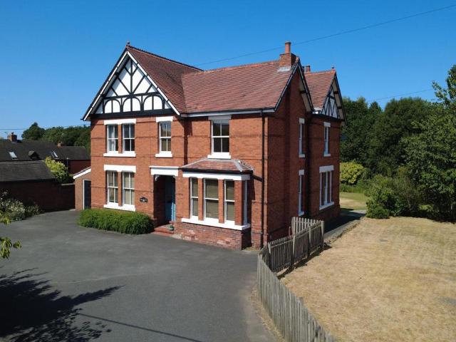 6 bedroom detached house for sale