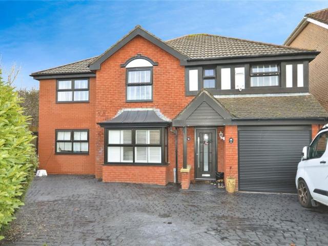 6 bedroom detached house for sale