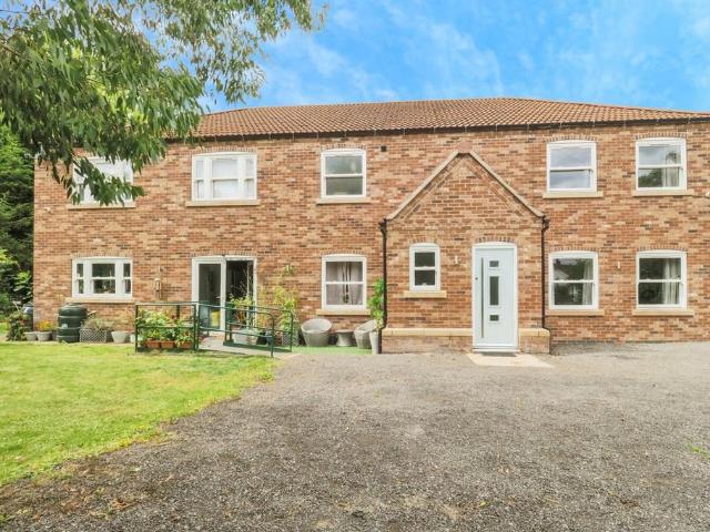6 bedroom detached house for sale