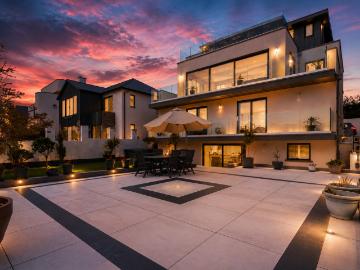 6 bedroom detached house for sale