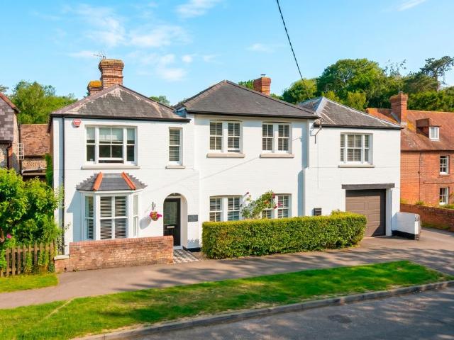 6 bedroom detached house for sale