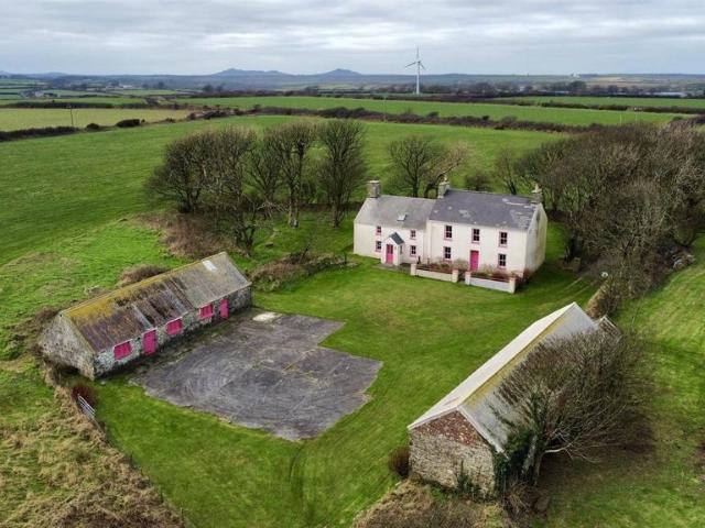 6 bedroom detached house for sale