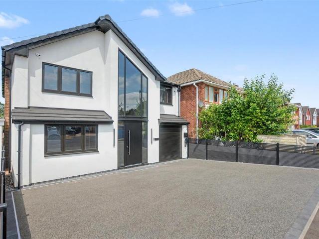 6 bedroom detached house for sale
