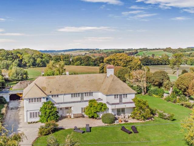 6 bedroom detached house for sale