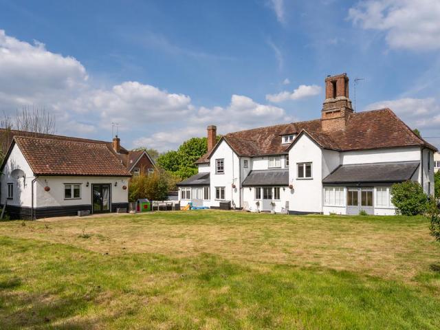 6 bedroom detached house for sale