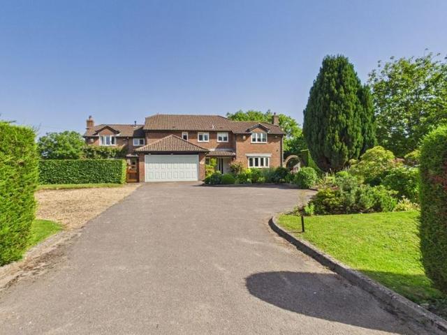 6 bedroom detached house for sale