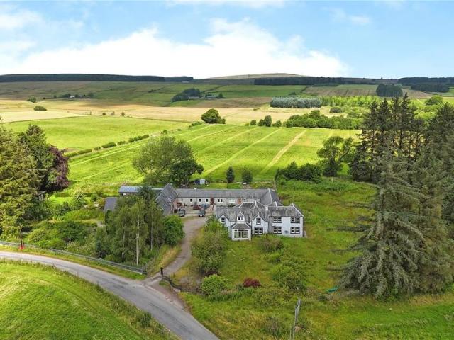 6 bedroom detached house for sale