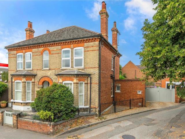 6 bedroom detached house for sale