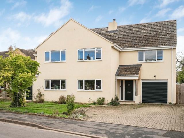 6 bedroom detached house for sale
