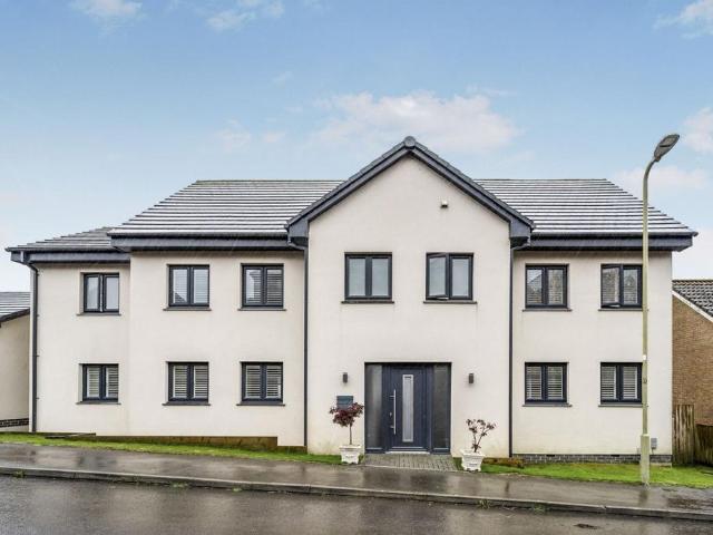 6 bedroom detached house for sale