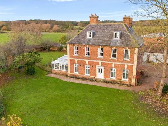 6 bedroom detached house for sale