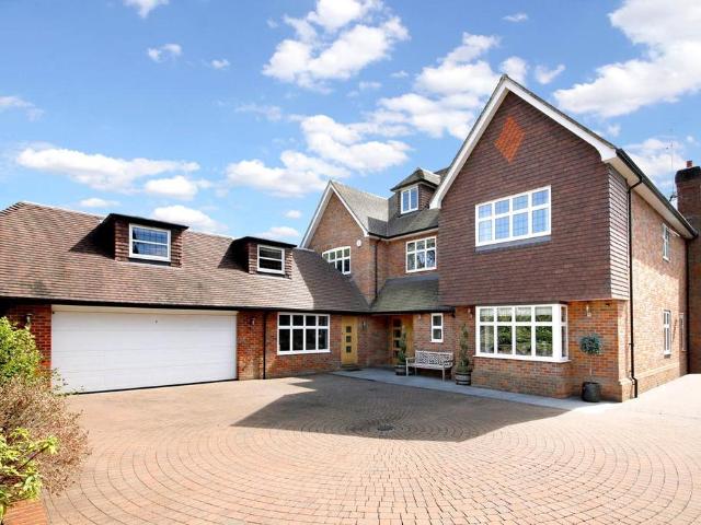 6 bedroom detached house for sale