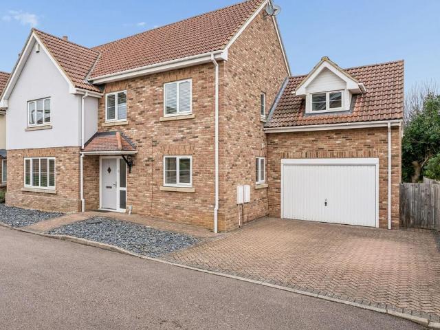 6 bedroom detached house for sale