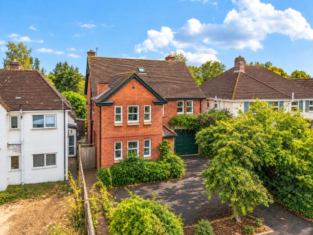 6 bedroom detached house for sale