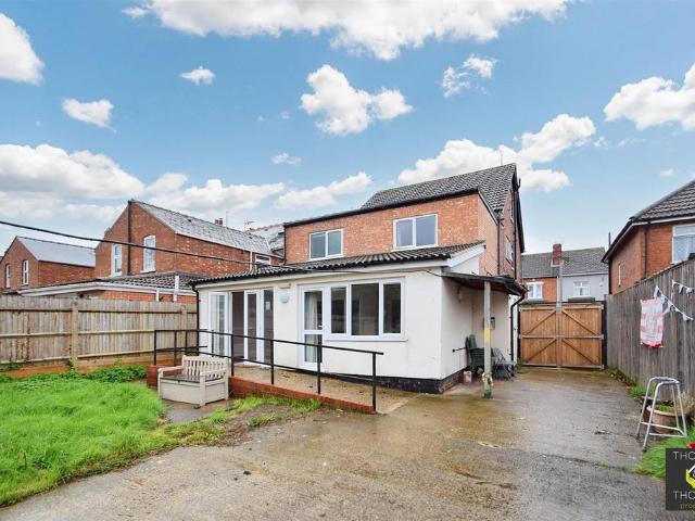6 bedroom detached house for sale