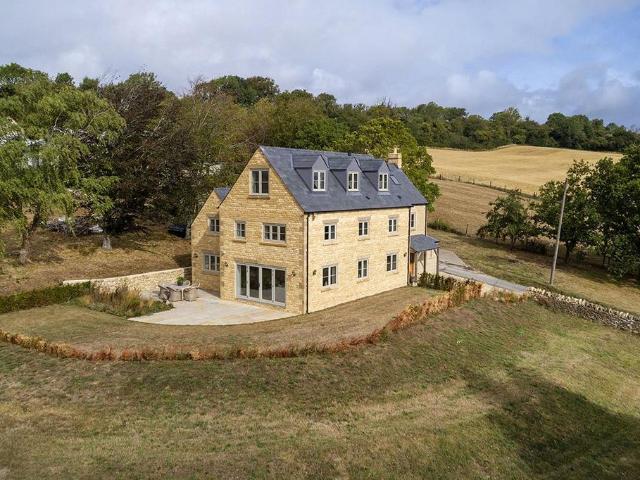 6 bedroom detached house for sale