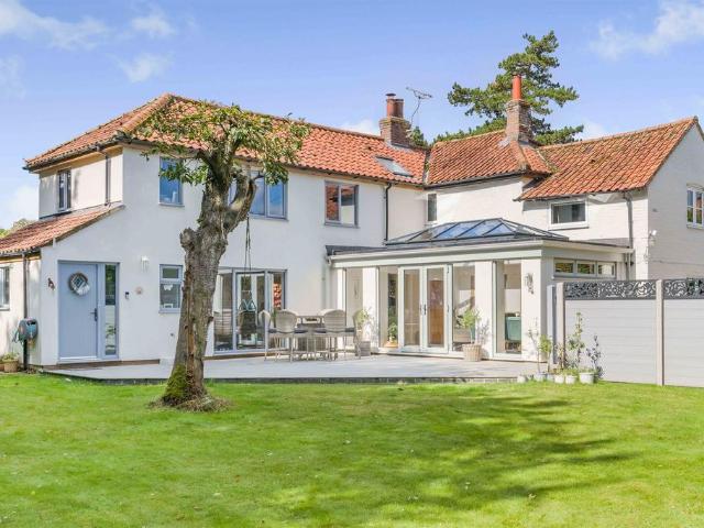 6 bedroom cottage for sale