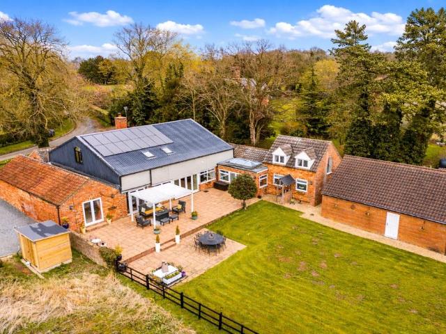 6 bedroom detached house for sale
