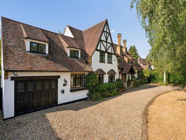 6 bedroom detached house for sale