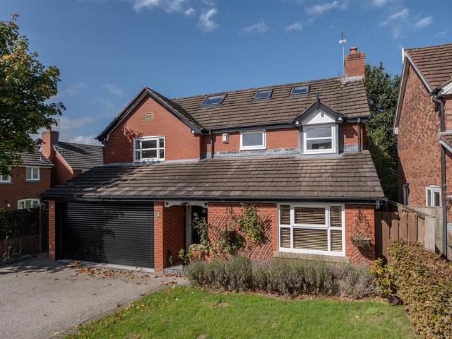 6 bedroom detached house for sale