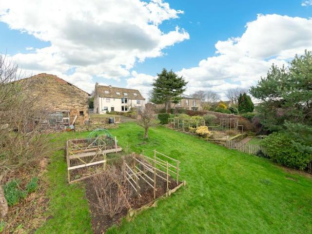 6 bedroom detached house for sale