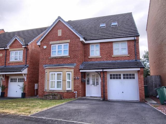 6 bedroom detached house for sale