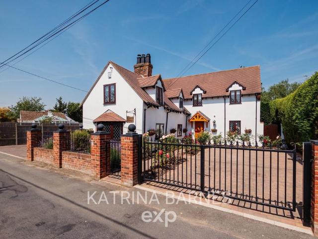6 bedroom detached house for sale