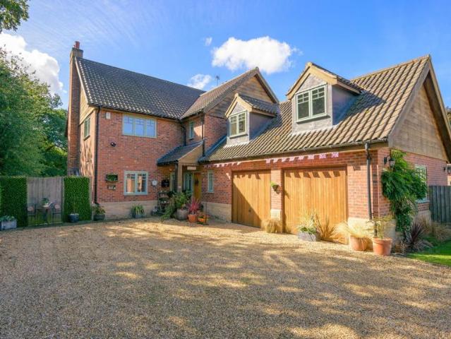 6 bedroom detached house for sale